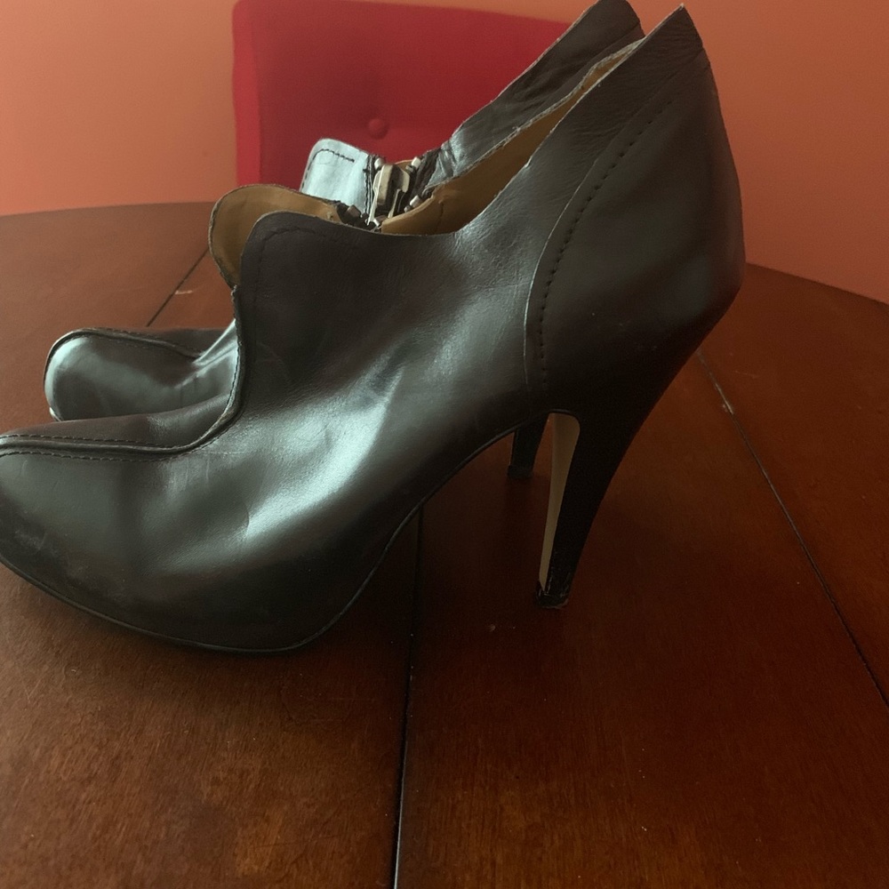 Shoes - Picture 2 of 5